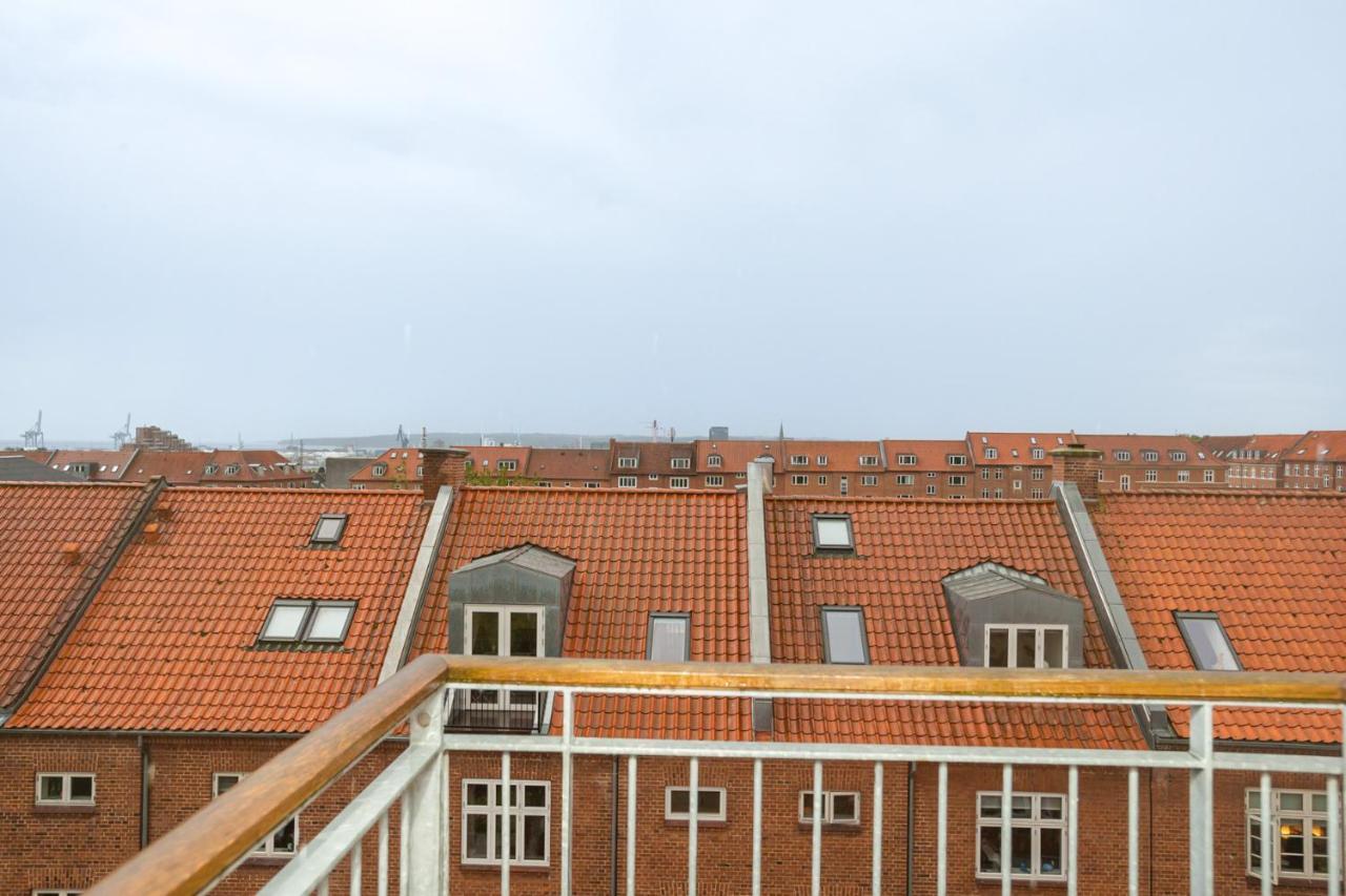 Come Stay In Penthouse With Room For 2-People Århus Kültér fotó